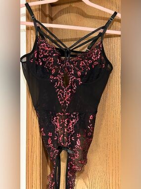 Black & Pink Lace Strappy Chemise Slip